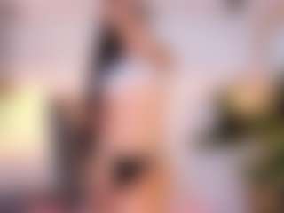 Live cam show with Candy Skinny - Petite on CamSodaAdn