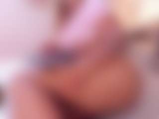 Live cam show with Luna-Taylorss - Striptease Teen (18+) on Camsoda