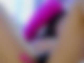 Live cam show with Amberseyes - Curvy on SpunkLive