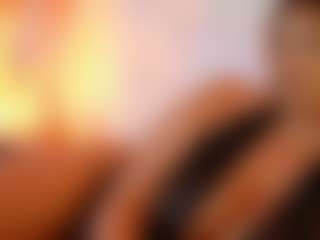 Live cam show with Amberseyes - Brown Eyes Brown Hair on AdultVida.com
