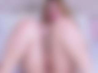 Live cam show with Loren - Squirt Curvy on friskycurves.com