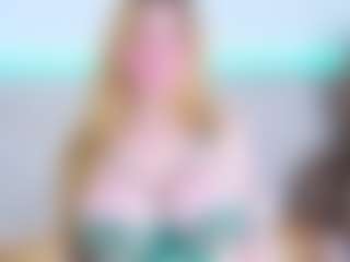 Live cam show with Loren - Squirt Curvy on SquirtSoMuch