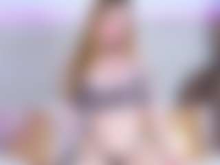 Live cam show with Loren - Striptease Teen (18+) on StripNow