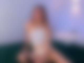 Live cam show with Sttyllezz - Green Eyes on TeamSkeetLive