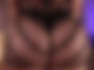vaniaa MILF webcam performer live streaming