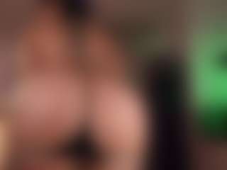 vaniaa's Live Sex Cam Show