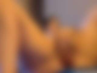 Honestlyfux's Live Sex Cam Show