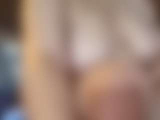 Honestlyfux's Live Sex Cam Show