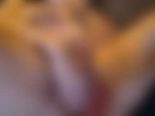 Honestlyfux's Live Sex Cam Show