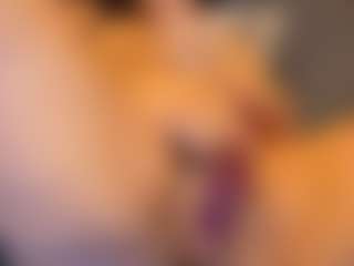 Honestlyfux's Live Sex Cam Show