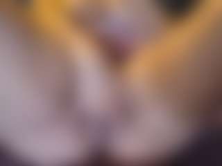 Honestlyfux's Live Sex Cam Show