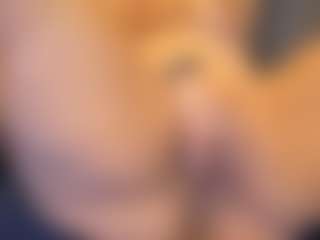 Honestlyfux's Live Sex Cam Show