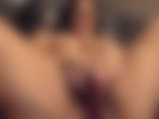 Honestlyfux's Live Sex Cam Show