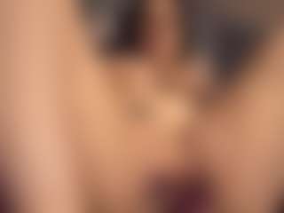 Honestlyfux's Live Sex Cam Show