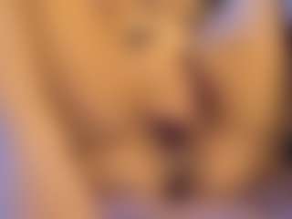 Honestlyfux's Live Sex Cam Show