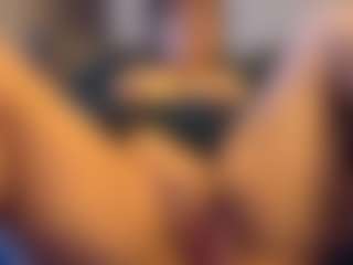 Honestlyfux's Live Sex Cam Show