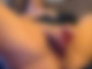 Honestlyfux's Live Sex Cam Show