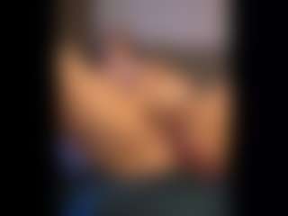 Honestlyfux's Live Sex Cam Show