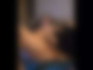 Honestlyfux's Live Sex Cam Show