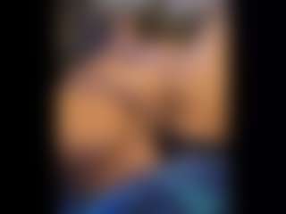 Honestlyfux's Live Sex Cam Show
