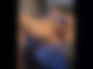 Honestlyfux's Live Sex Cam Show