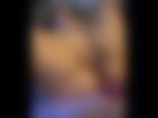 Honestlyfux's Live Sex Cam Show