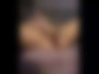 Honestlyfux's Live Sex Cam Show