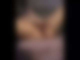 Live cam show with Honestlyfux - Strip MILF on AdultVida.com
