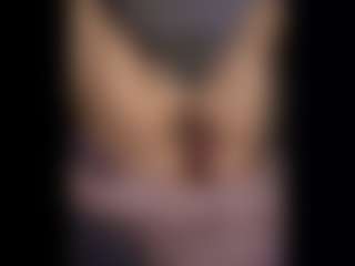 Honestlyfux's Live Sex Cam Show
