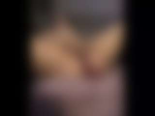 Honestlyfux's Live Sex Cam Show
