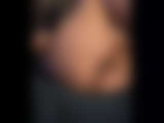 Honestlyfux's Live Sex Cam Show