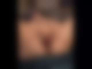 Honestlyfux's Live Sex Cam Show