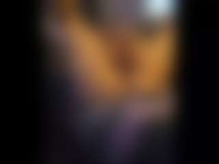 Honestlyfux's Live Sex Cam Show
