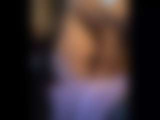 Honestlyfux's Live Sex Cam Show