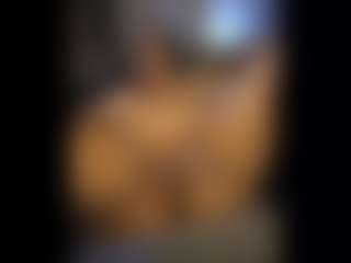 Honestlyfux's Live Sex Cam Show