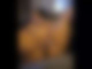 Honestlyfux's Live Sex Cam Show