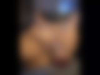 Honestlyfux's Live Sex Cam Show