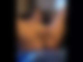 Honestlyfux's Live Sex Cam Show