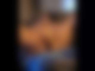 Honestlyfux's Live Sex Cam Show