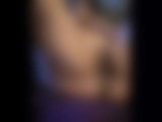 Honestlyfux's Live Sex Cam Show