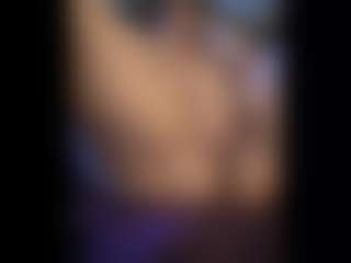 Honestlyfux's Live Sex Cam Show