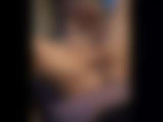 Honestlyfux's Live Sex Cam Show