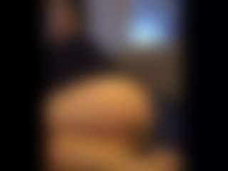 Honestlyfux's Live Sex Cam Show