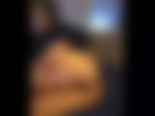 Honestlyfux's Live Sex Cam Show