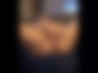 Honestlyfux's Live Sex Cam Show
