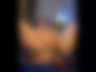 Honestlyfux's Live Sex Cam Show