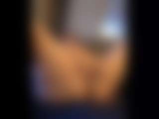 Honestlyfux's Live Sex Cam Show