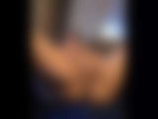 Honestlyfux's Live Sex Cam Show