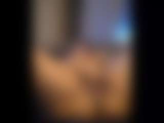 Honestlyfux's Live Sex Cam Show