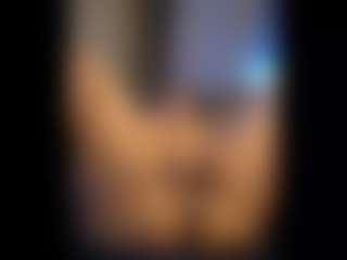 Honestlyfux's Live Sex Cam Show